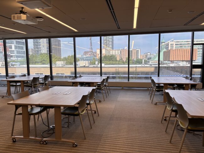 A photo of the 4th floor open seating area 
